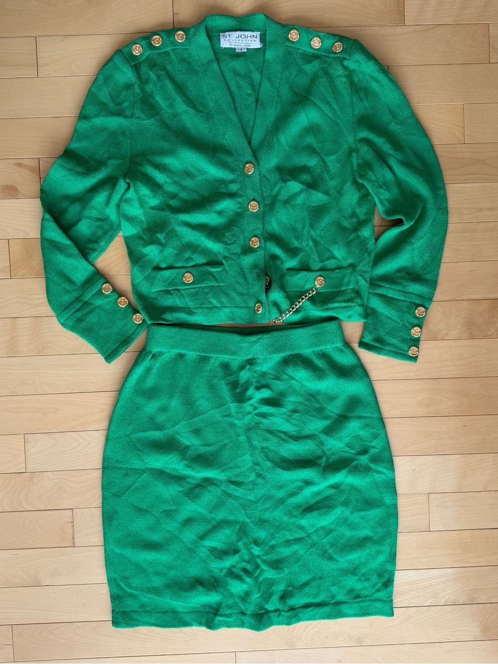 vintage St. John Collection green knit jacket & skirt set gold hardware sz 2 & 4